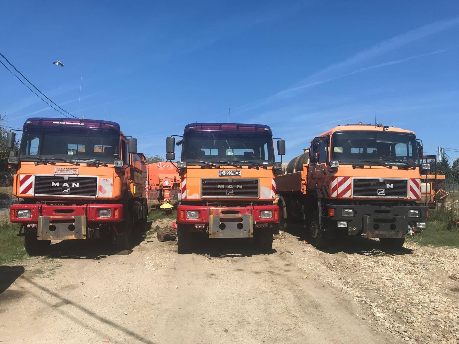 Trei autobasculante MAN 8×4 în formație — Demolex